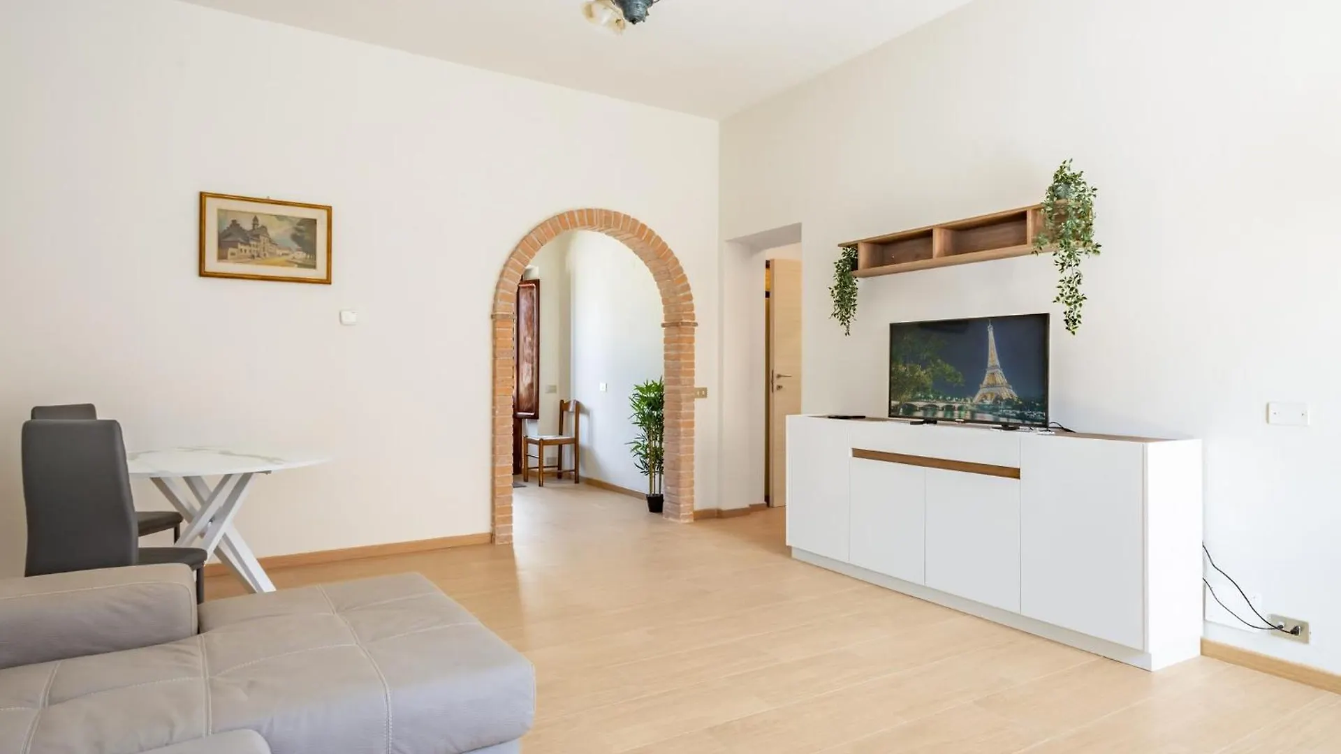 Lucca Comfy Apt With Private Garden And Parking! Appartamento