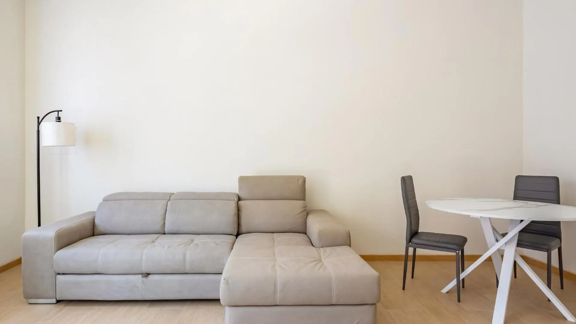 Appartamento Lucca Comfy Apt With Private Garden And Parking! Italia